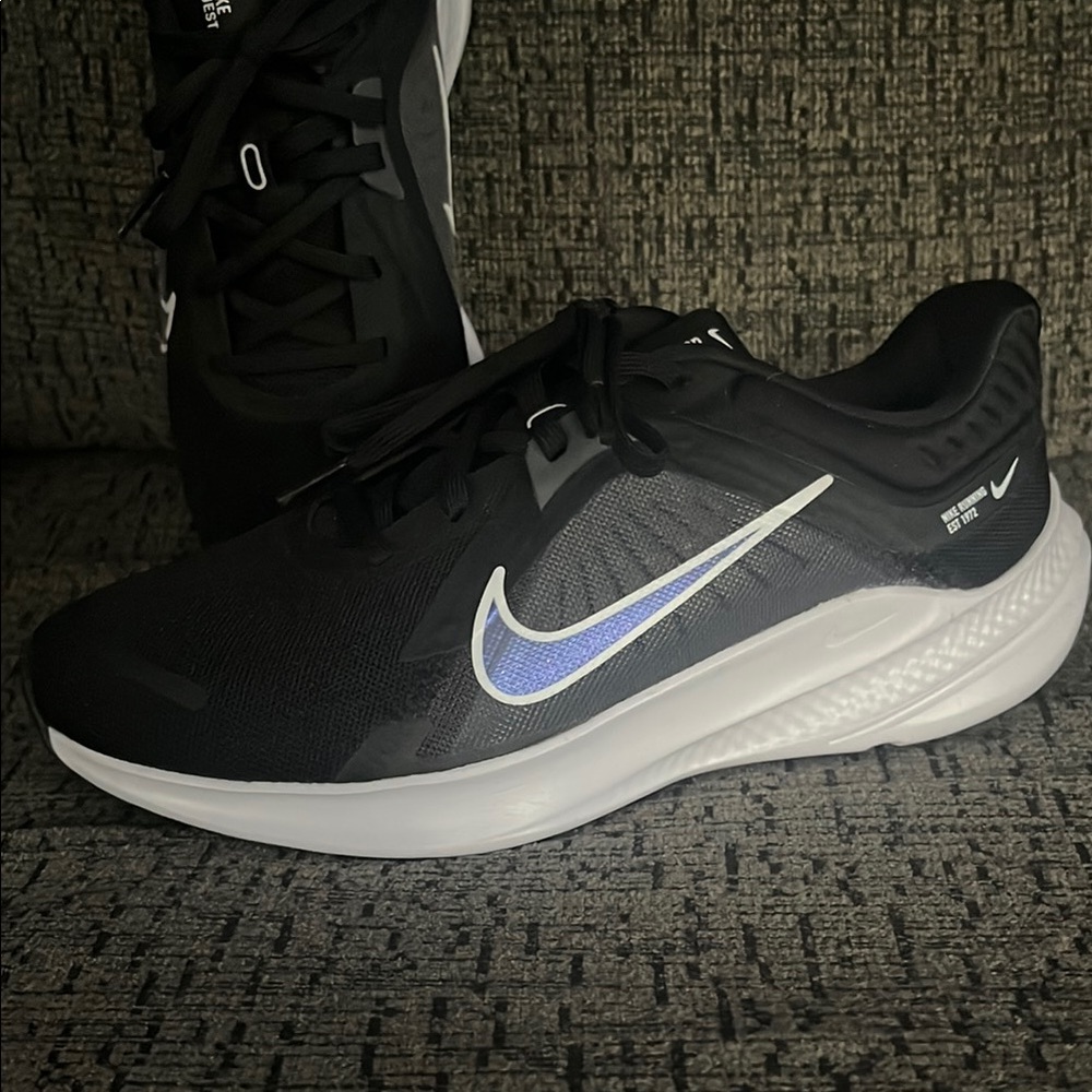Nike Quest 5 Black and White Running Shoes